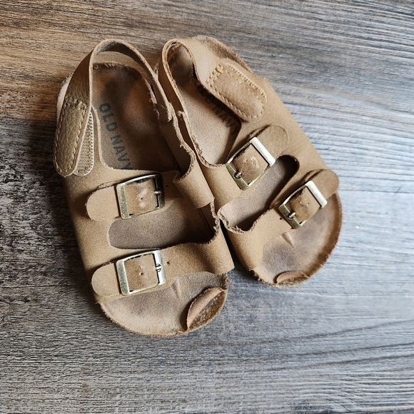 Baby Sandlas - Picture 3 of 10